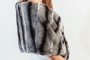 3 possible ways in which you can style your attire with the real fur shawls